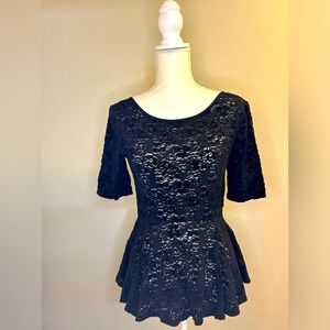 New - Free People - women’s Black Lace Peplum top - Size M - Scooped back